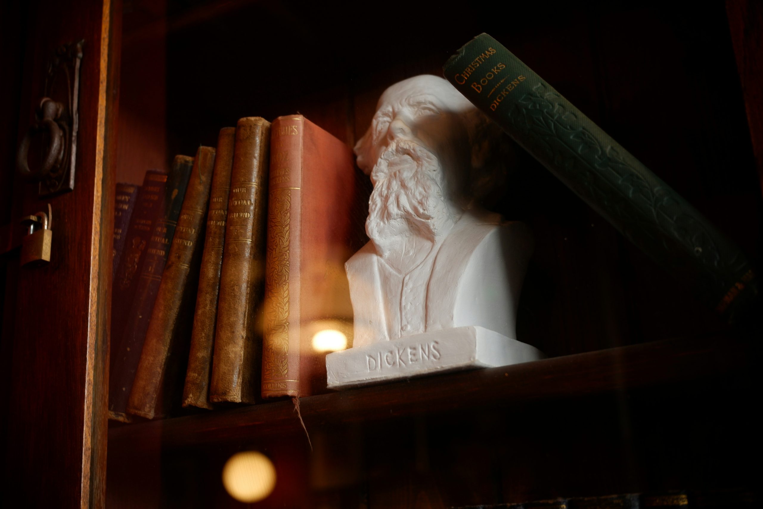 charles-dickens-influencer